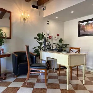 Del Ghetto Pensión Venecia