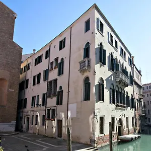 Ca' Foscolo Apartahotel Venecia